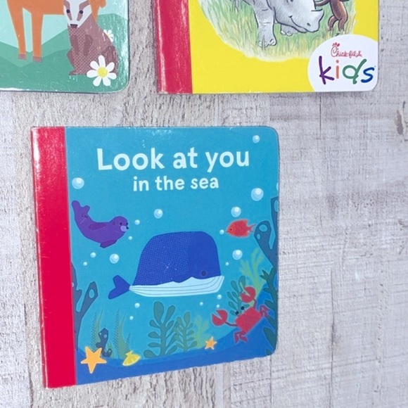 Set of 5 chick fil a miniature books - Picture 3 of 9